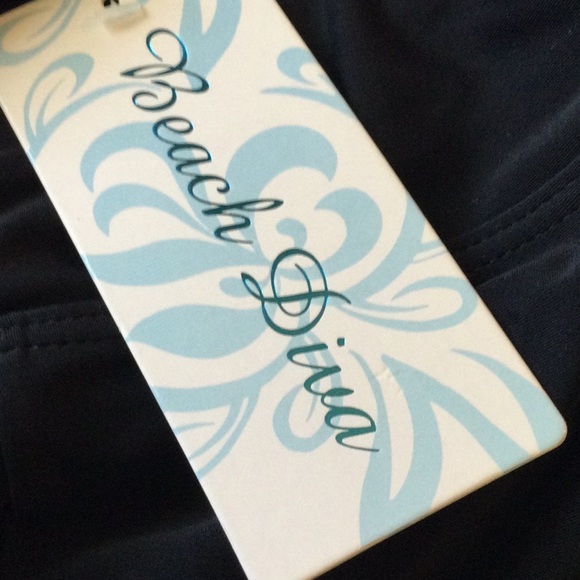 Beach Diva Swim Skirt with 1.5 short inseam in Black NWT - Picture 6 of 6